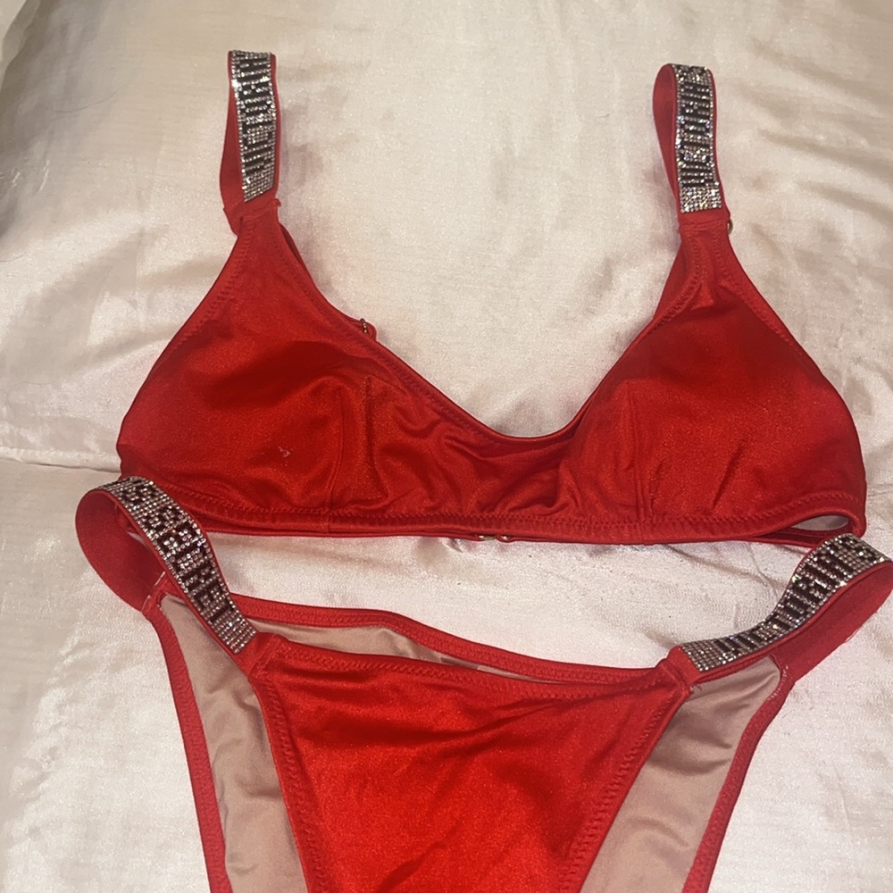 Victoria Secret red bikini - Picture 2 of 3